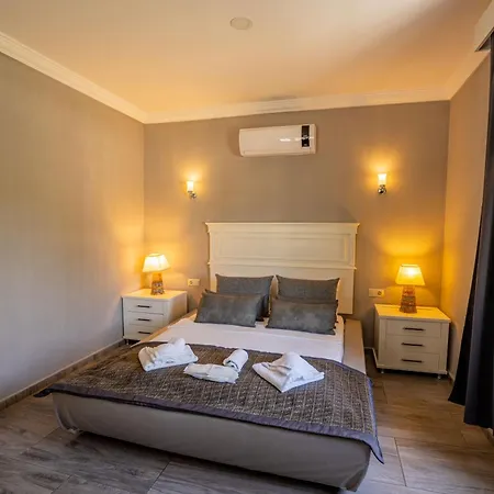 Simlarda Country Club Farm stay *