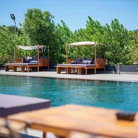 Simlarda Country Club Farm stay
